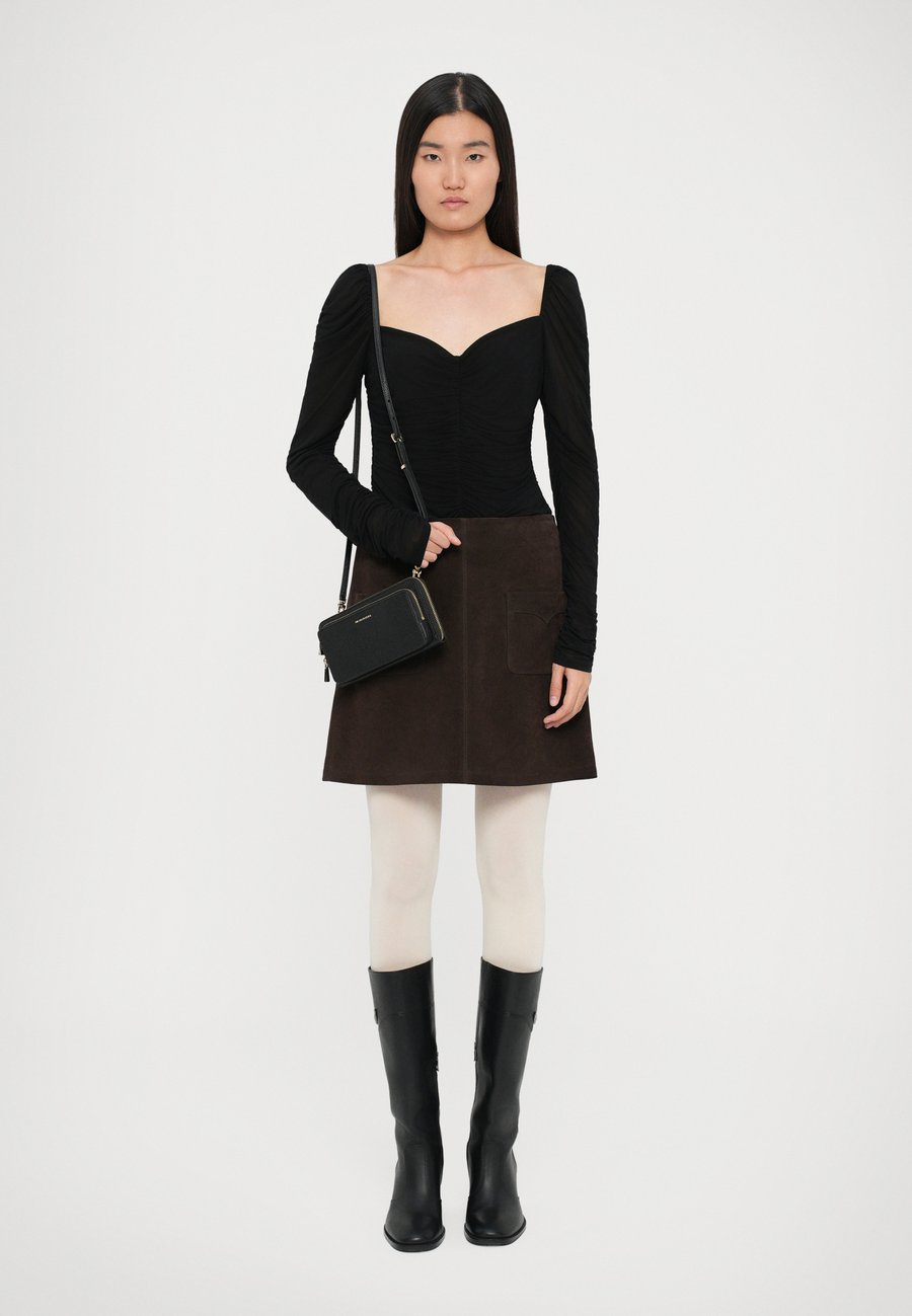 Сумка кросс-боди MICHAEL Michael Kors JET SET CONTINENTAL, Black
Сумка кросс-боди MICHAEL Michael Kors JET SET CONTINENTAL, Black