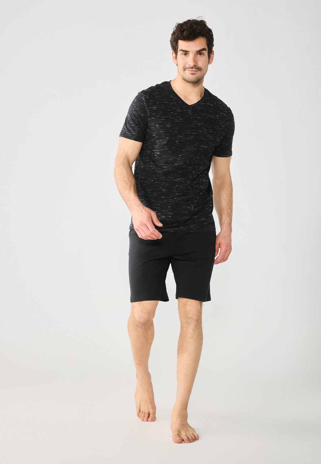 Пижамный комплект SET 2 PACK - Pyjamas Pier One by Zalando, черный
Пижамный комплект SET 2 PACK - Pyjamas Pier One by Zalando, черный