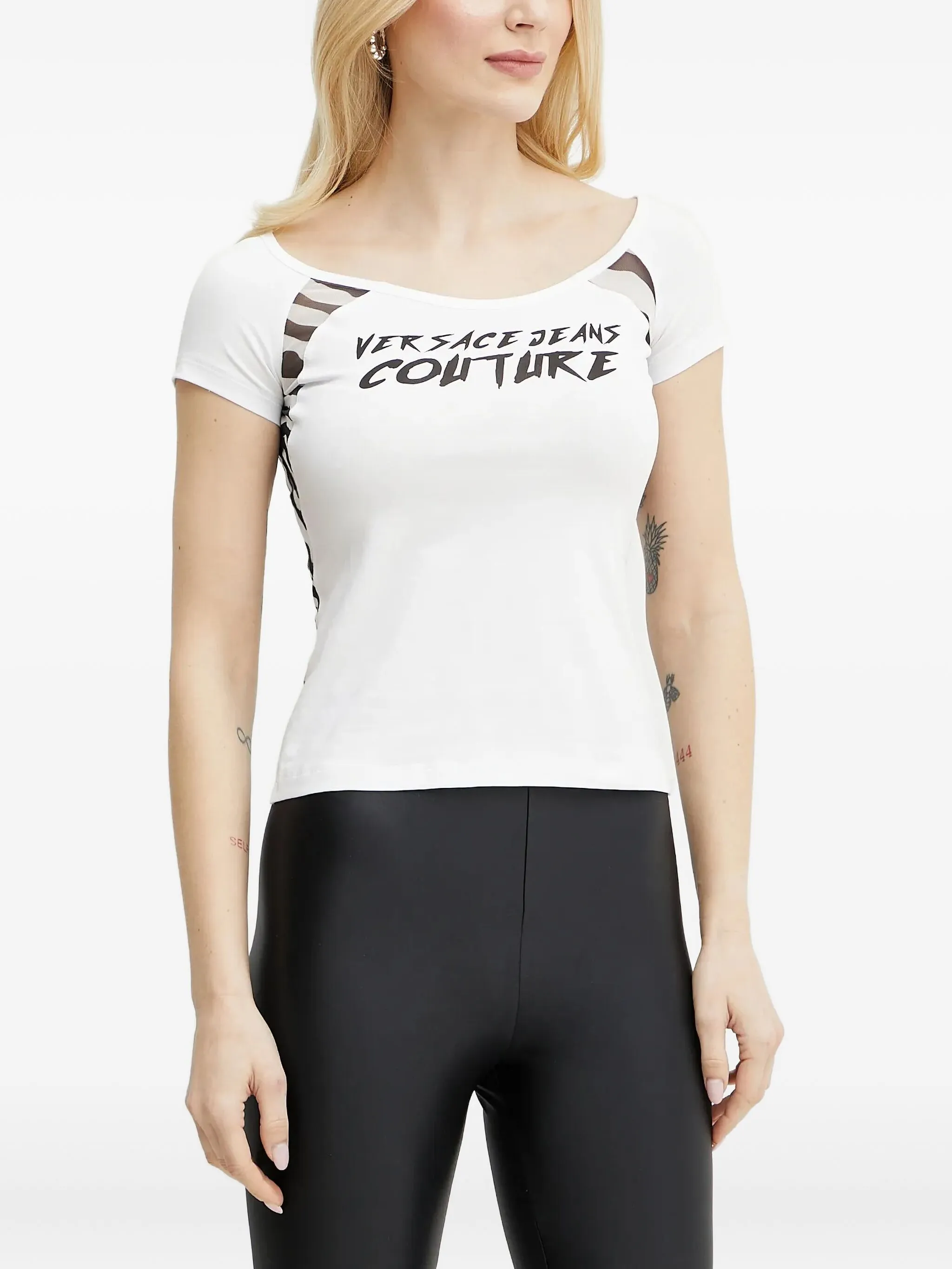 Футболка с принтом Versace Jeans Couture, белый
Футболка с принтом Versace Jeans Couture, белый