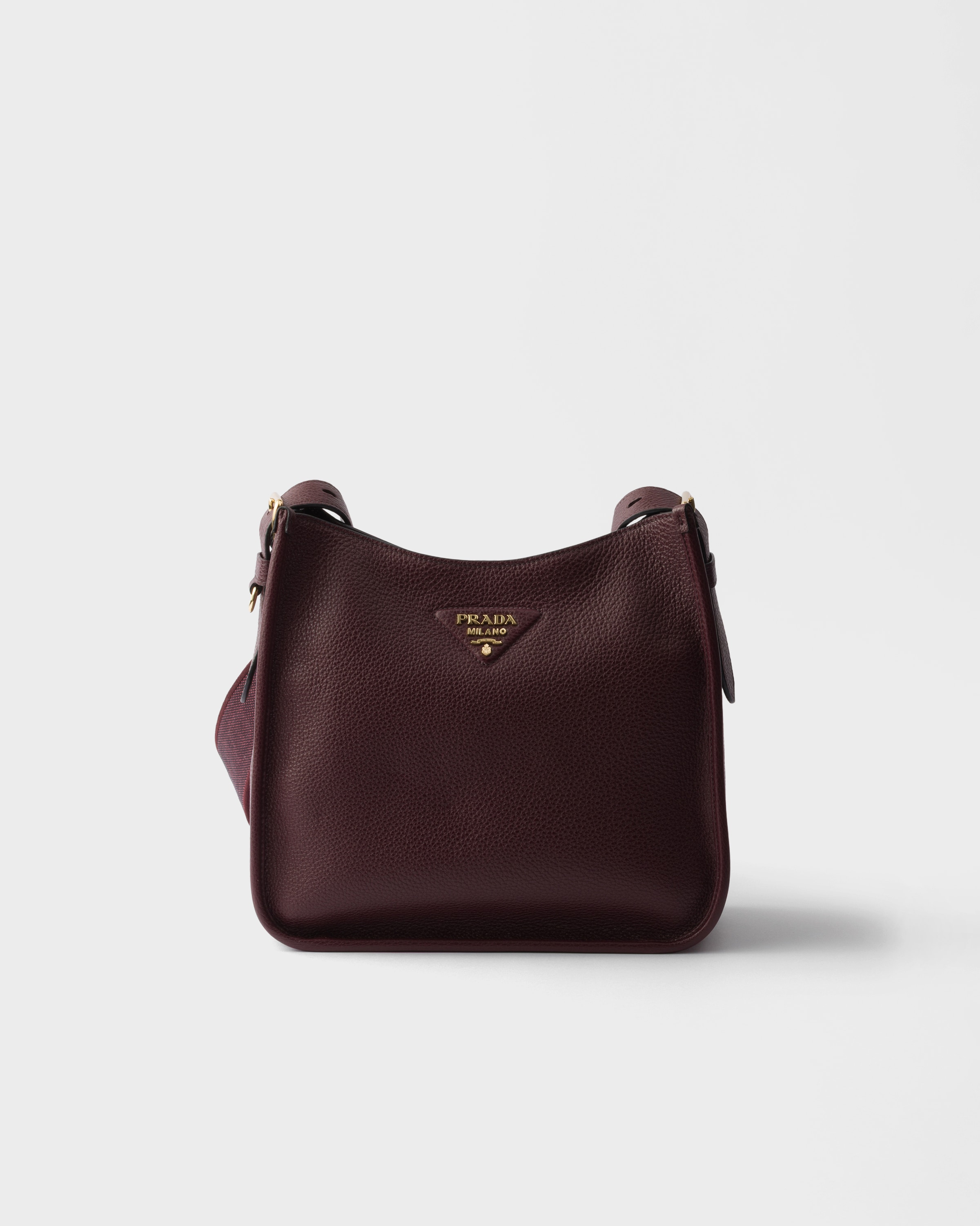 Средняя кожаная сумка Prada, бордовые
Средняя кожаная сумка Prada, бордовые