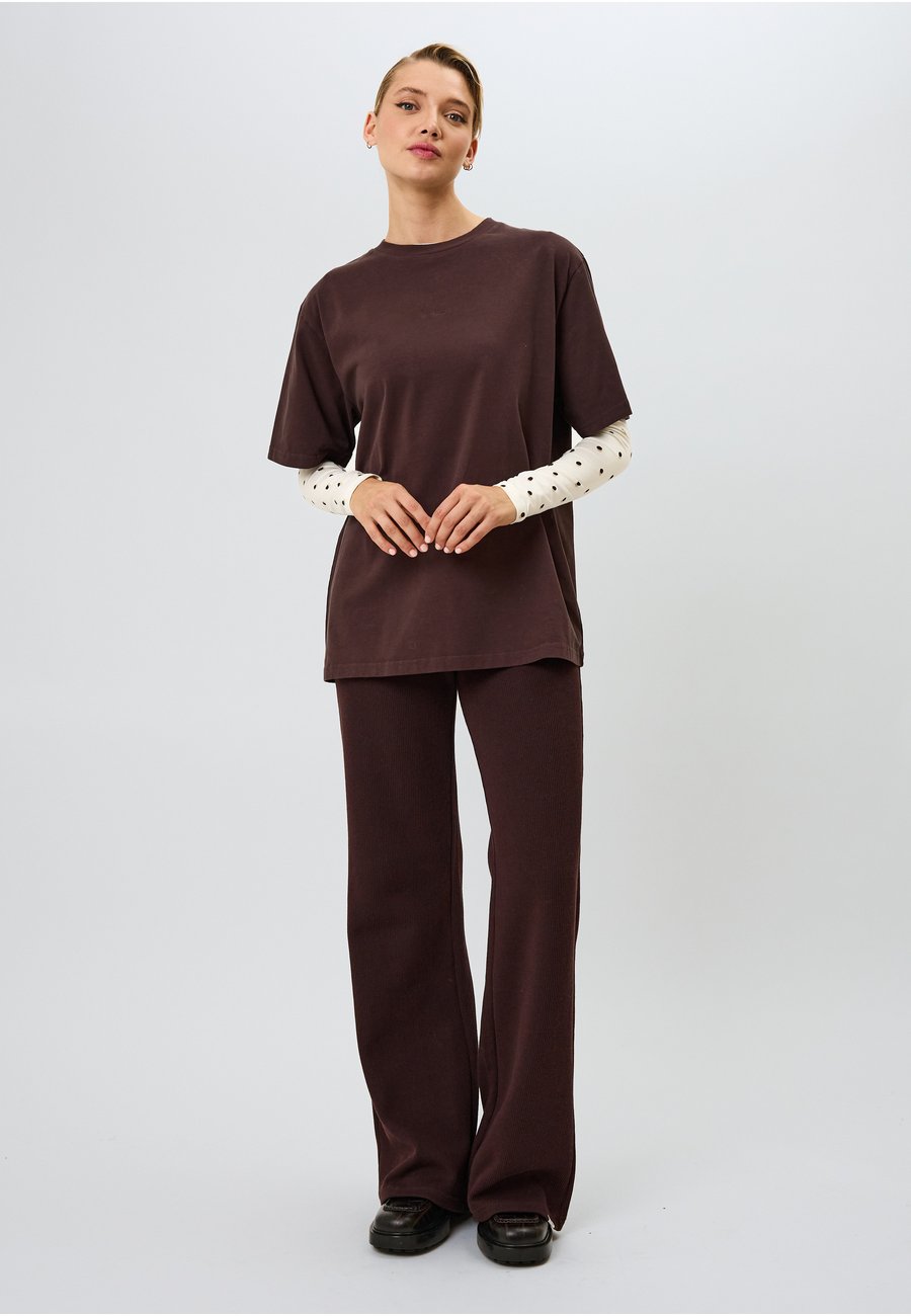 Футболка OH APRIL BF NOSTALGIA HEART, Truffle/Brown, Коричневый, Футболка OH APRIL BF NOSTALGIA HEART, Truffle/Brown
Футболка OH APRIL BF NOSTALGIA HEART, Truffle/Brown, Коричневый, Футболка OH APRIL BF NOSTALGIA HEART, Truffle/Brown