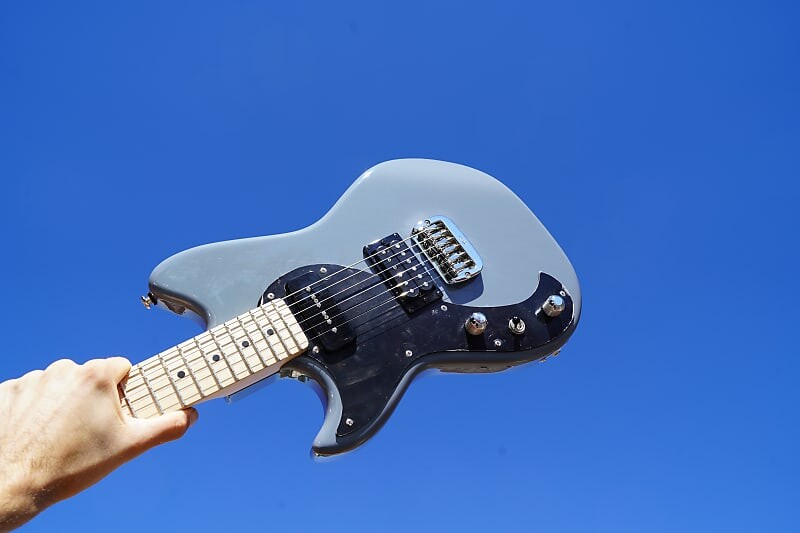 Электрогитара G&L USA Fallout Pearl Grey/Maple Board Left Handed 6-String Electric Guitar w/ Tolex Case
Электрогитара G&L USA Fallout Pearl Grey/Maple Board Left Handed 6-String Electric Guitar w/ Tolex Case
