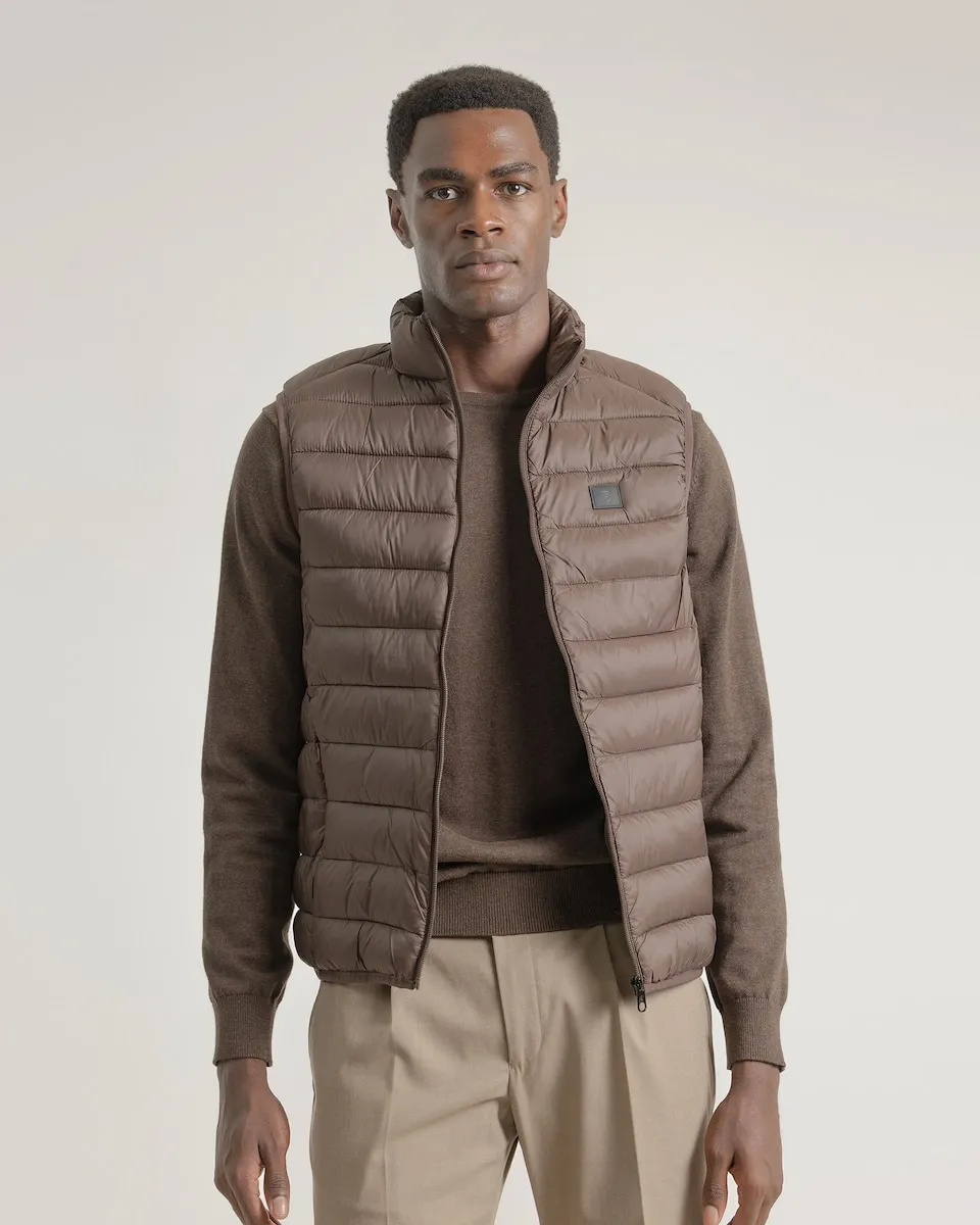 Мужской ультралегкий стеганый жилет PuroEgo, темно-бежевый
Мужской ультралегкий стеганый жилет PuroEgo, темно-бежевый