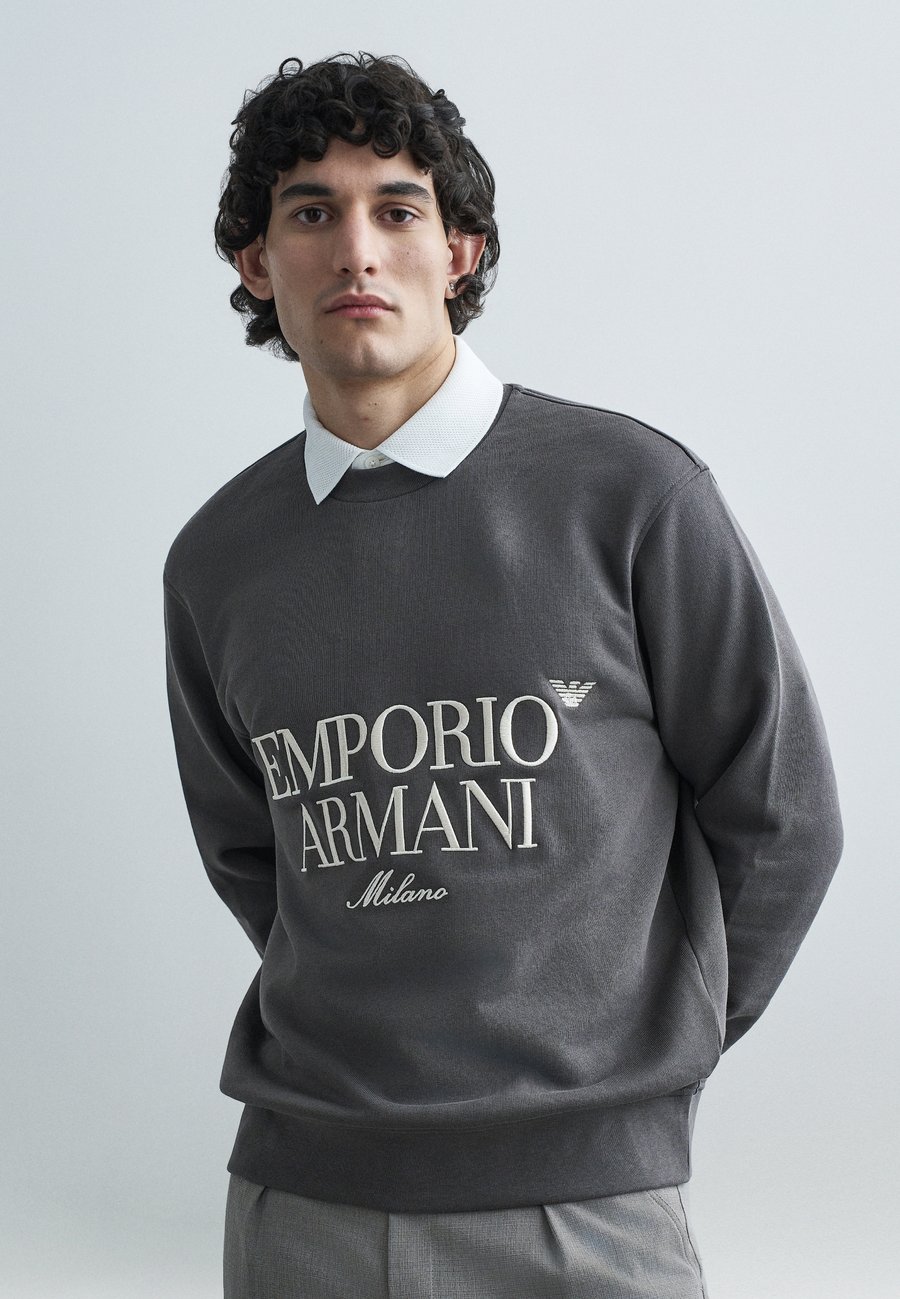 Толстовка Emporio Armani Sweatshirt, Kambaba/Dark Green
Толстовка Emporio Armani Sweatshirt, Kambaba/Dark Green