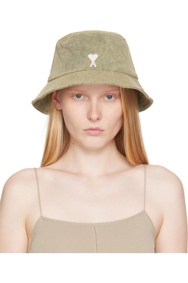 Хлопковая вышитая шляпа-ведро Ami de Coeur Ami Paris, цвет laurel
Хлопковая вышитая шляпа-ведро Ami de Coeur Ami Paris, цвет laurel