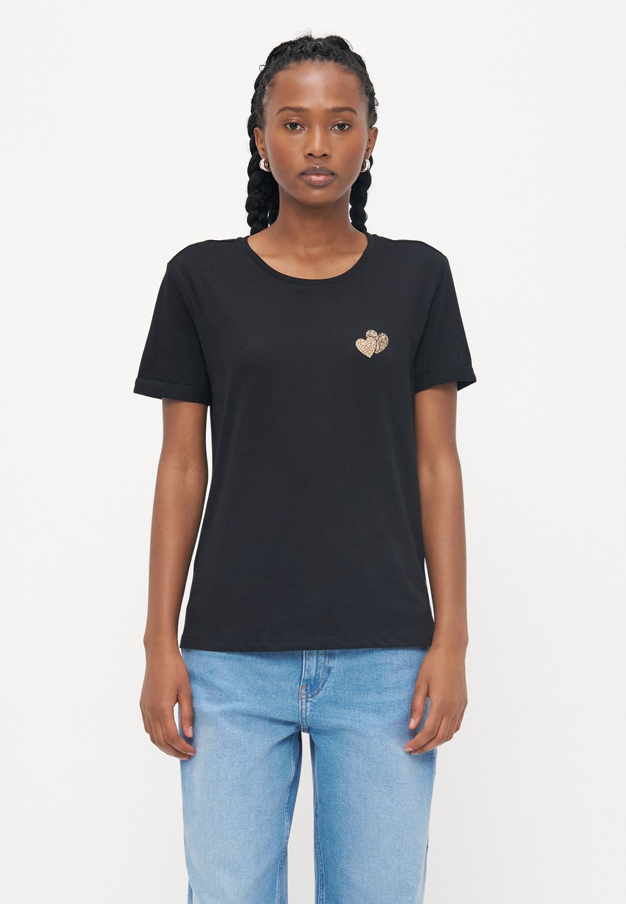 Футболка ONLY Petite ONLLENNA HEARTS O NECK , Black /Black, Черный, Футболка ONLY Petite ONLLENNA HEARTS O NECK , Black /Black
Футболка ONLY Petite ONLLENNA HEARTS O NECK , Black /Black, Черный, Футболка ONLY Petite ONLLENNA HEARTS O NECK , Black /Black