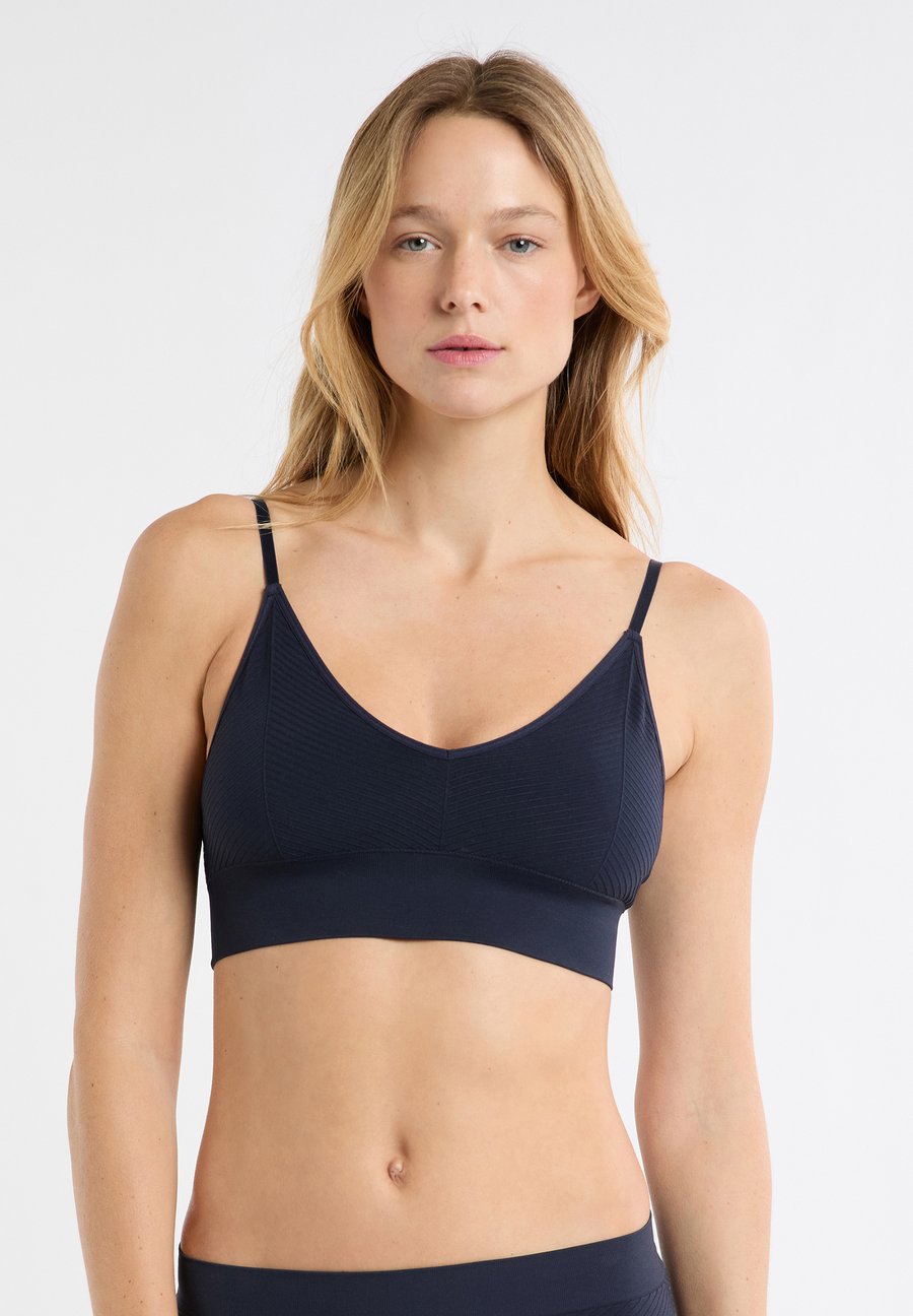 Бюстье Etam EFFORTLESS, Dark Blue
Бюстье Etam EFFORTLESS, Dark Blue