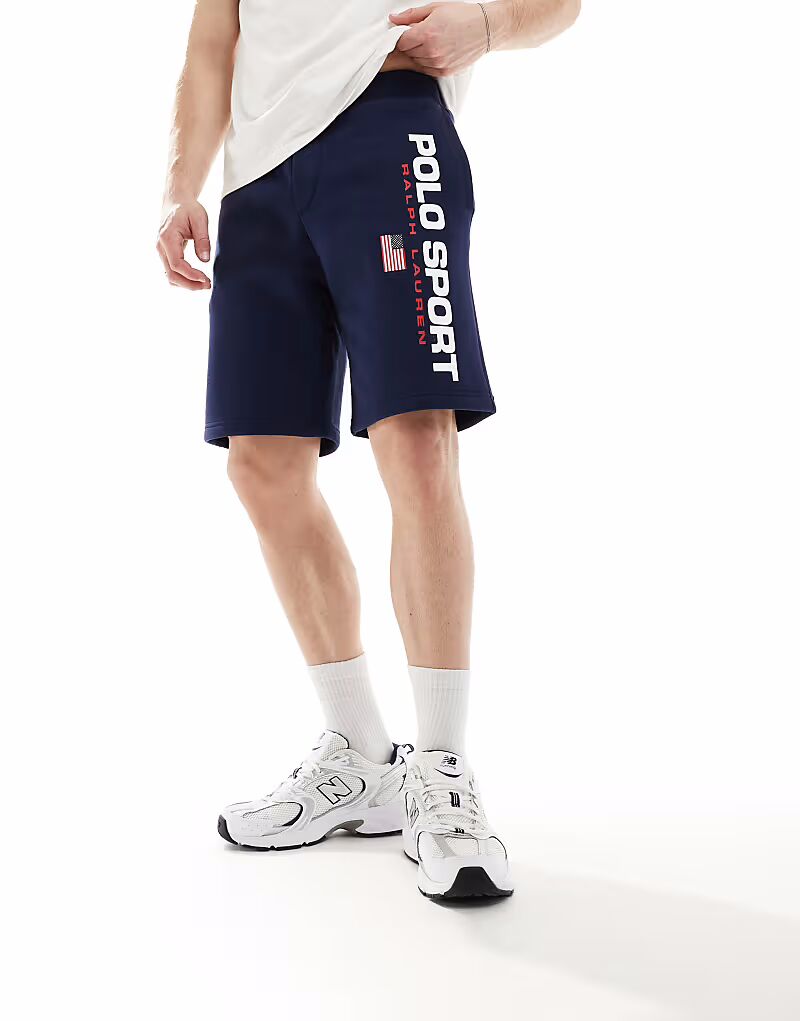 Спортивные шорты Polo Ralph Lauren Sport capsule с большим флагом и логотипом темно-синего цвета
Спортивные шорты Polo Ralph Lauren Sport capsule с большим флагом и логотипом темно-синего цвета