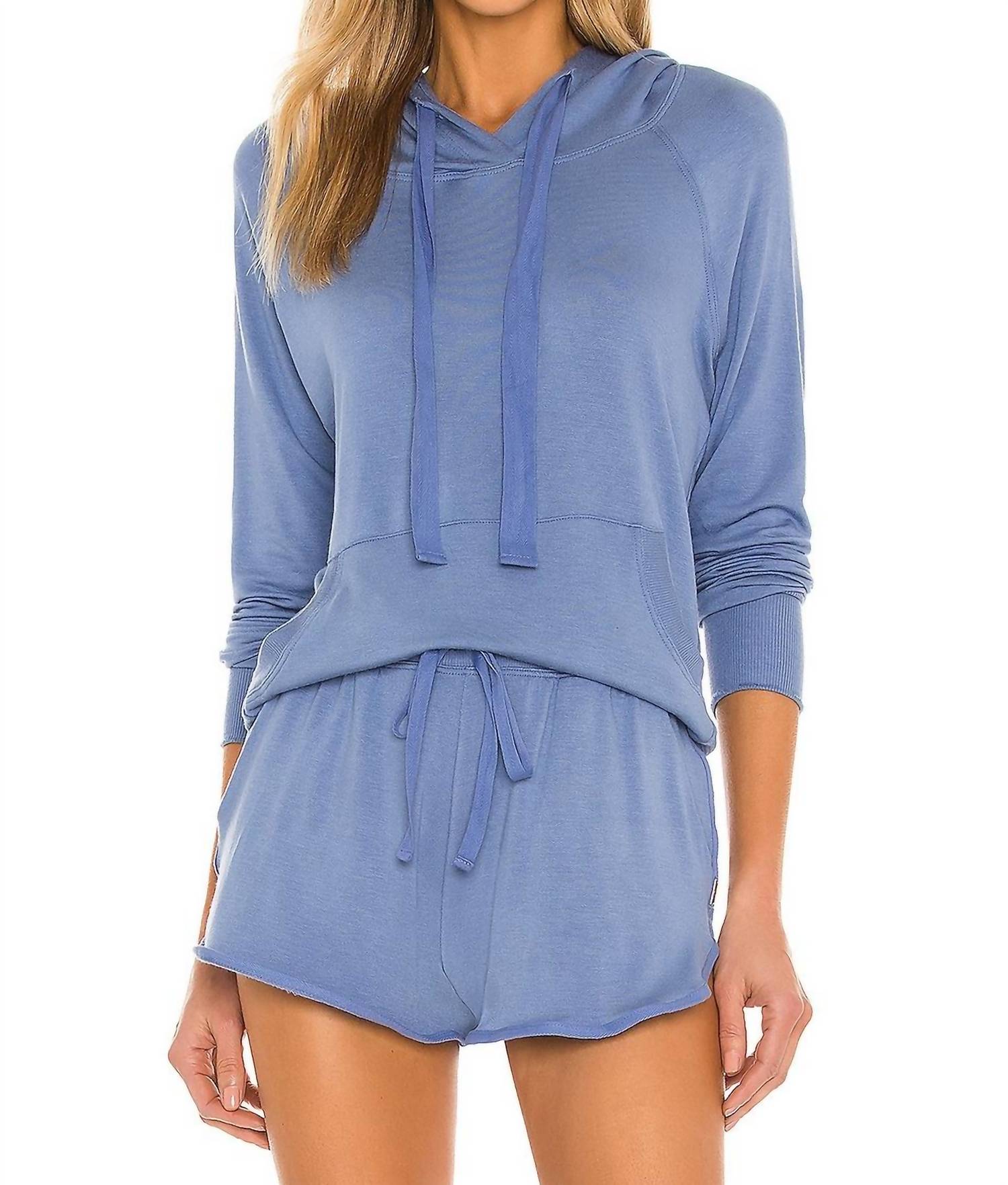 Сабина худи в цвете индиго LVHR
Сабина худи в цвете индиго LVHR