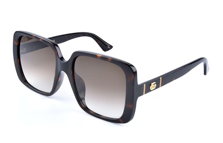 Очки солнцезащитные женские Gucci с чехлом, черный / коричневый
Очки солнцезащитные женские Gucci с чехлом, черный / коричневый