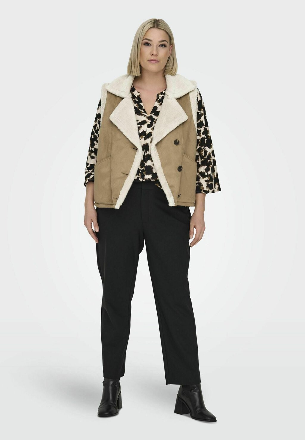 Жилет CARROSALIQUE ONLY Carmakoma, бежевый
Жилет CARROSALIQUE ONLY Carmakoma, бежевый