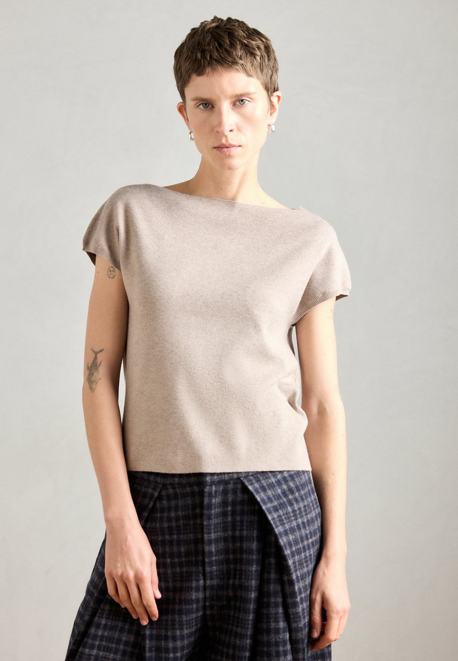 Футболка Lindex SWEATER EMMY, Light Dusty Brown/Light Brown, Коричневый, Футболка Lindex SWEATER EMMY, Light Dusty Brown/Light Brown
Футболка Lindex SWEATER EMMY, Light Dusty Brown/Light Brown, Коричневый, Футболка Lindex SWEATER EMMY, Light Dusty Brown/Light Brown