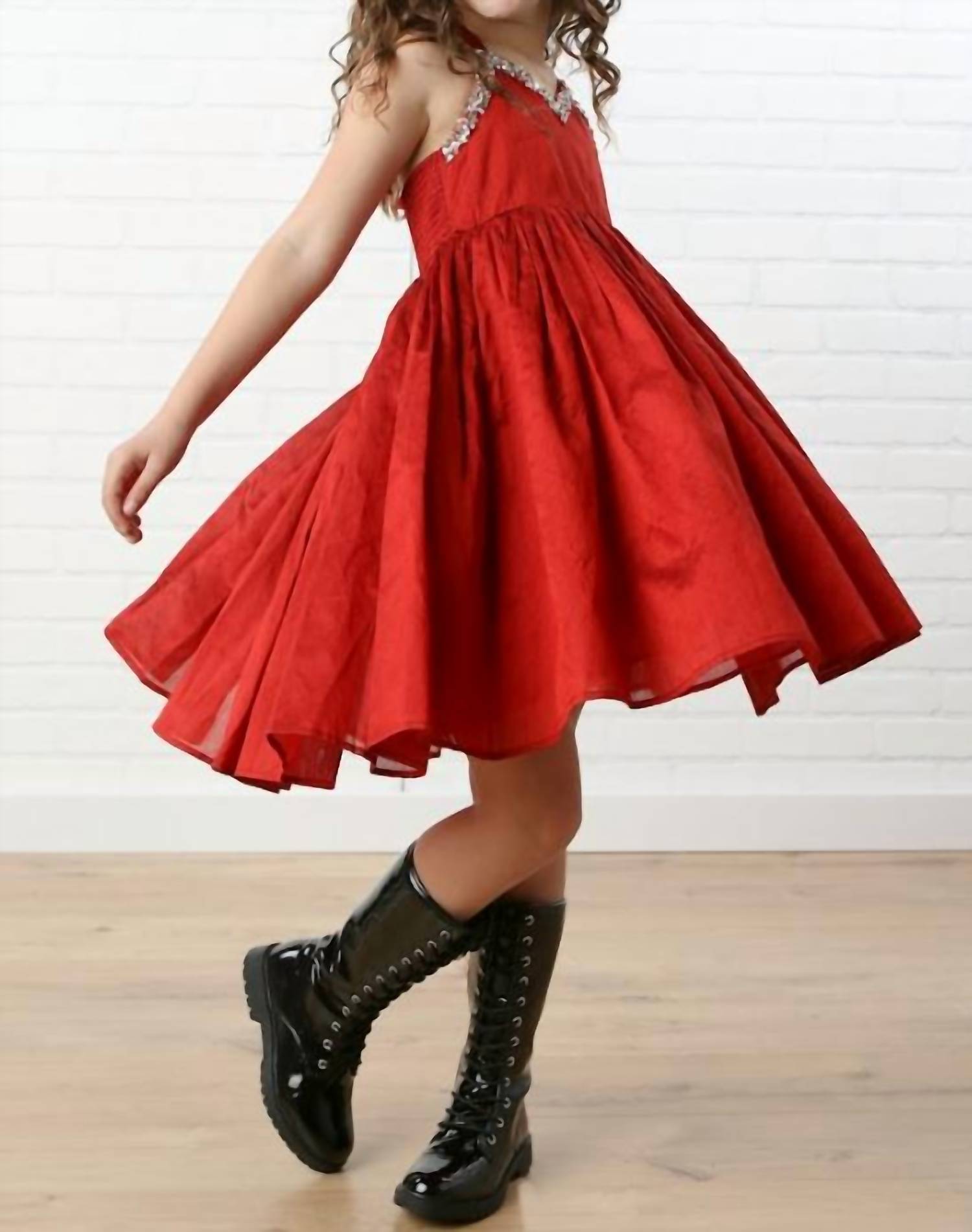 Платье для девочек с бретелькой через шею и пайетками красного цвета Ooh! La, красный
Платье для девочек с бретелькой через шею и пайетками красного цвета Ooh! La, красный