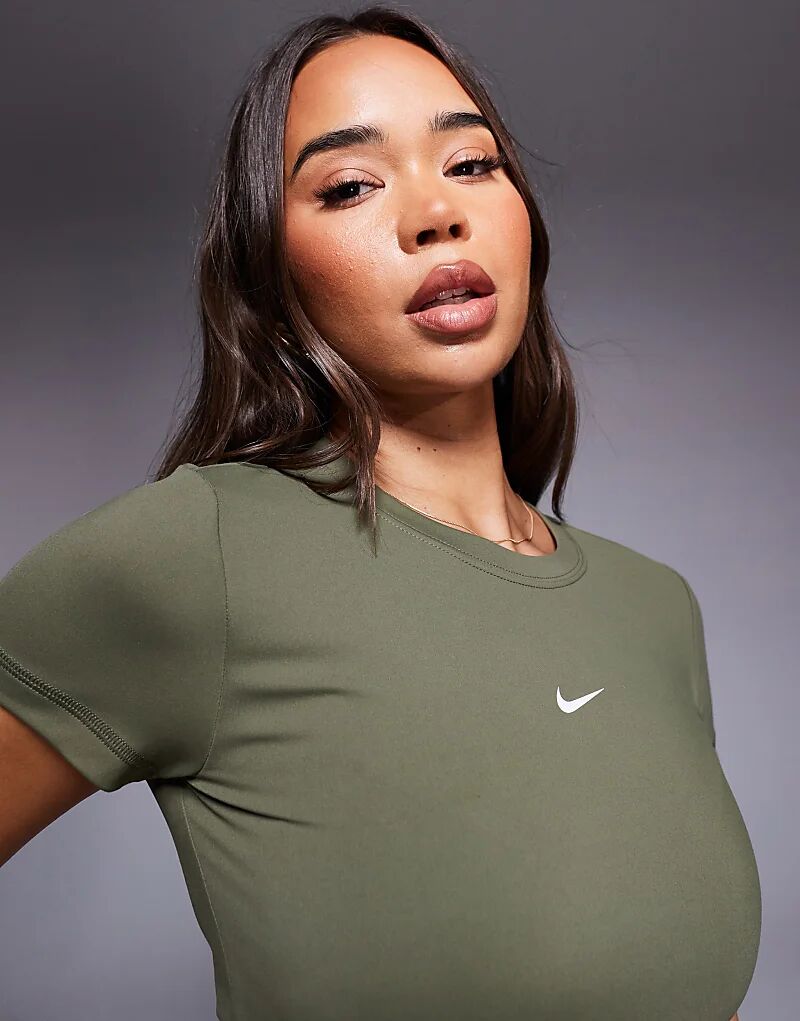 Укороченная футболка Nike Gym Life Swoosh цвета хаки
Укороченная футболка Nike Gym Life Swoosh цвета хаки