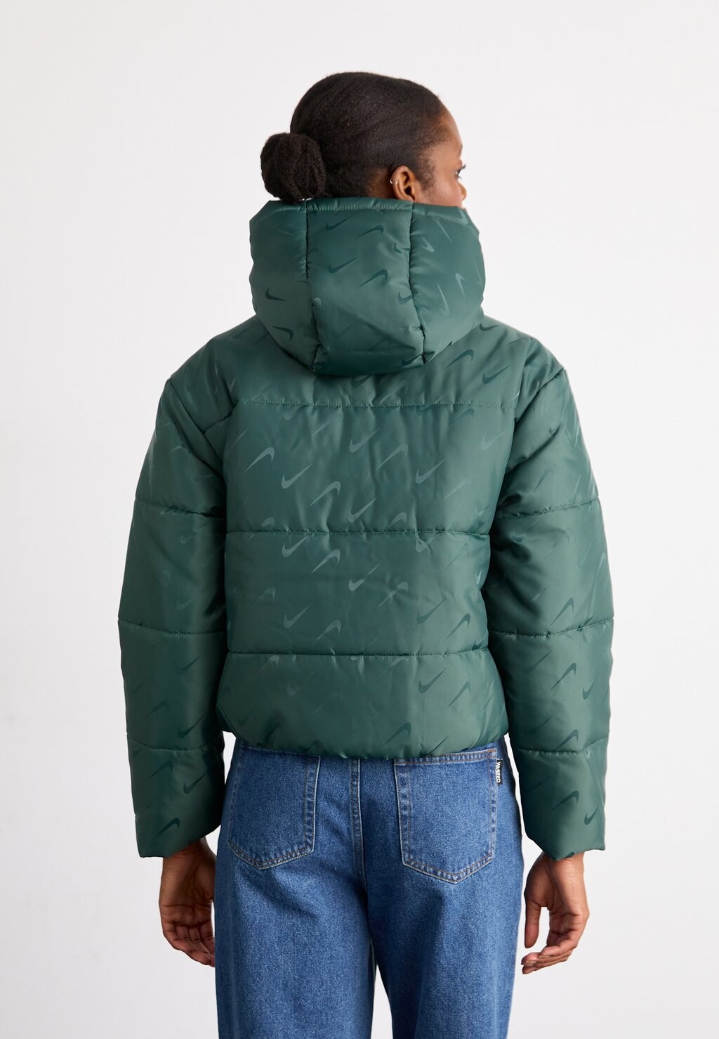 Зимняя куртка W NSW TF SNFL NK CLSC PFR AOP Nike Sportswear, темно-зеленый
Зимняя куртка W NSW TF SNFL NK CLSC PFR AOP Nike Sportswear, темно-зеленый