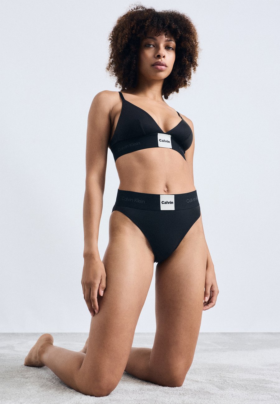 Брифы Calvin Klein Underwear HIGH WAIST GRAPHIC, Black
Брифы Calvin Klein Underwear HIGH WAIST GRAPHIC, Black