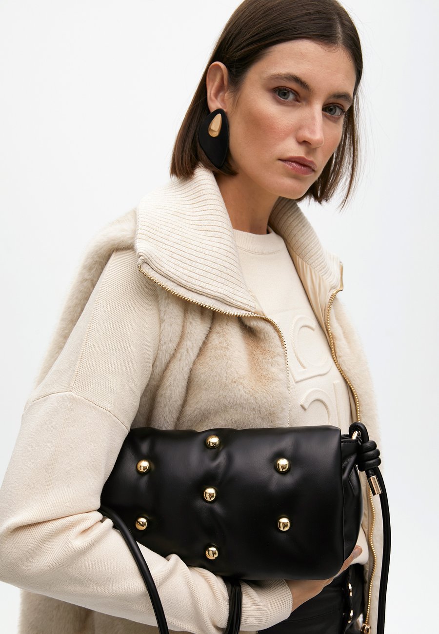 Сумка кросс-боди LOLA CASADEMUNT Cross body bag, Black
Сумка кросс-боди LOLA CASADEMUNT Cross body bag, Black