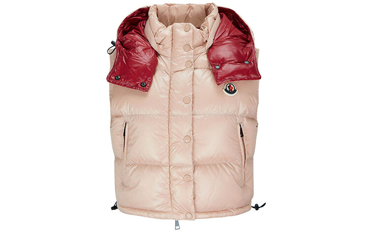 Жилет женский телесно-розовый Moncler, цвет Nude Pink 
Жилет женский телесно-розовый Moncler, цвет Nude Pink
