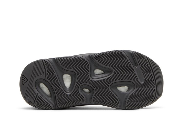 Кроссовки Adidas Yeezy Boost 700 MNVN I, серый 
Кроссовки Adidas Yeezy Boost 700 MNVN I, серый
