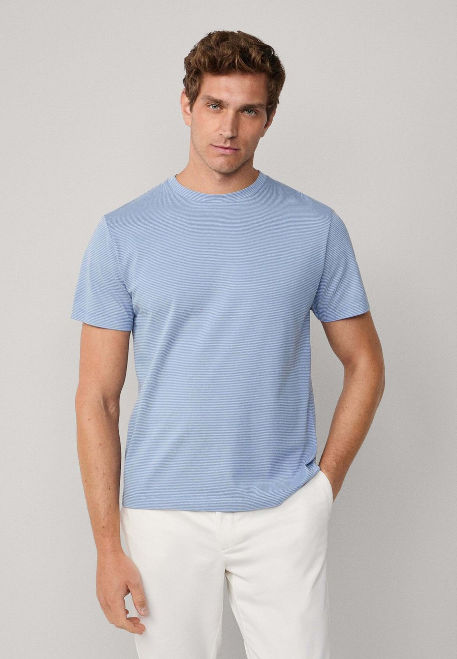 Футболка Hackett London STRIPE TEE, Chambray Blue/Blue
Футболка Hackett London STRIPE TEE, Chambray Blue/Blue