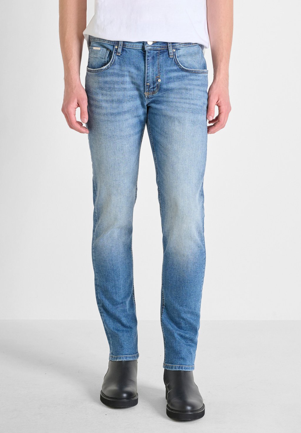 Джинсы облегающего кроя KURT COMFORT IN ICONIC BASIC Antony Morato, деним
Джинсы облегающего кроя KURT COMFORT IN ICONIC BASIC Antony Morato, деним