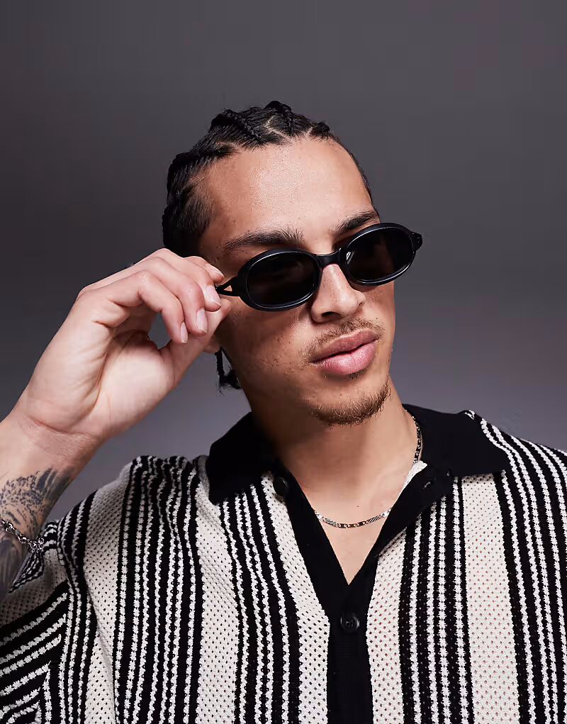 Солнцезащитные очки ASOS DESIGN Festival овальной формы с черной оправой и тонированными линзами
Солнцезащитные очки ASOS DESIGN Festival овальной формы с черной оправой и тонированными линзами