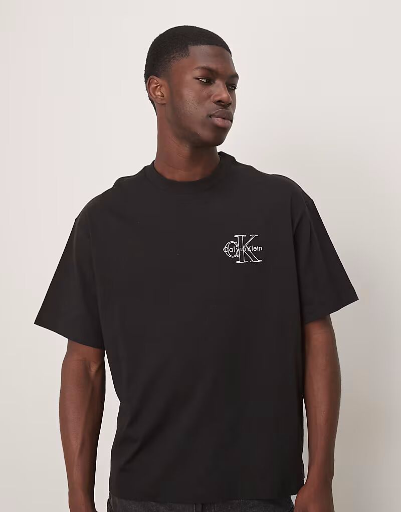 Футболка Calvin Klein Jeans с монологом на груди черного цвета
Футболка Calvin Klein Jeans с монологом на груди черного цвета