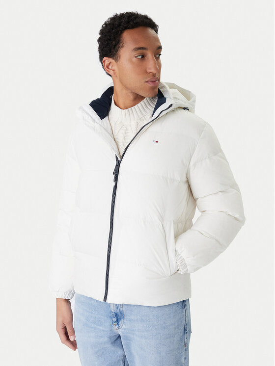 Пуховик regular fit Essential DM0DM19786 Tommy Jeans, белый
Пуховик regular fit Essential DM0DM19786 Tommy Jeans, белый