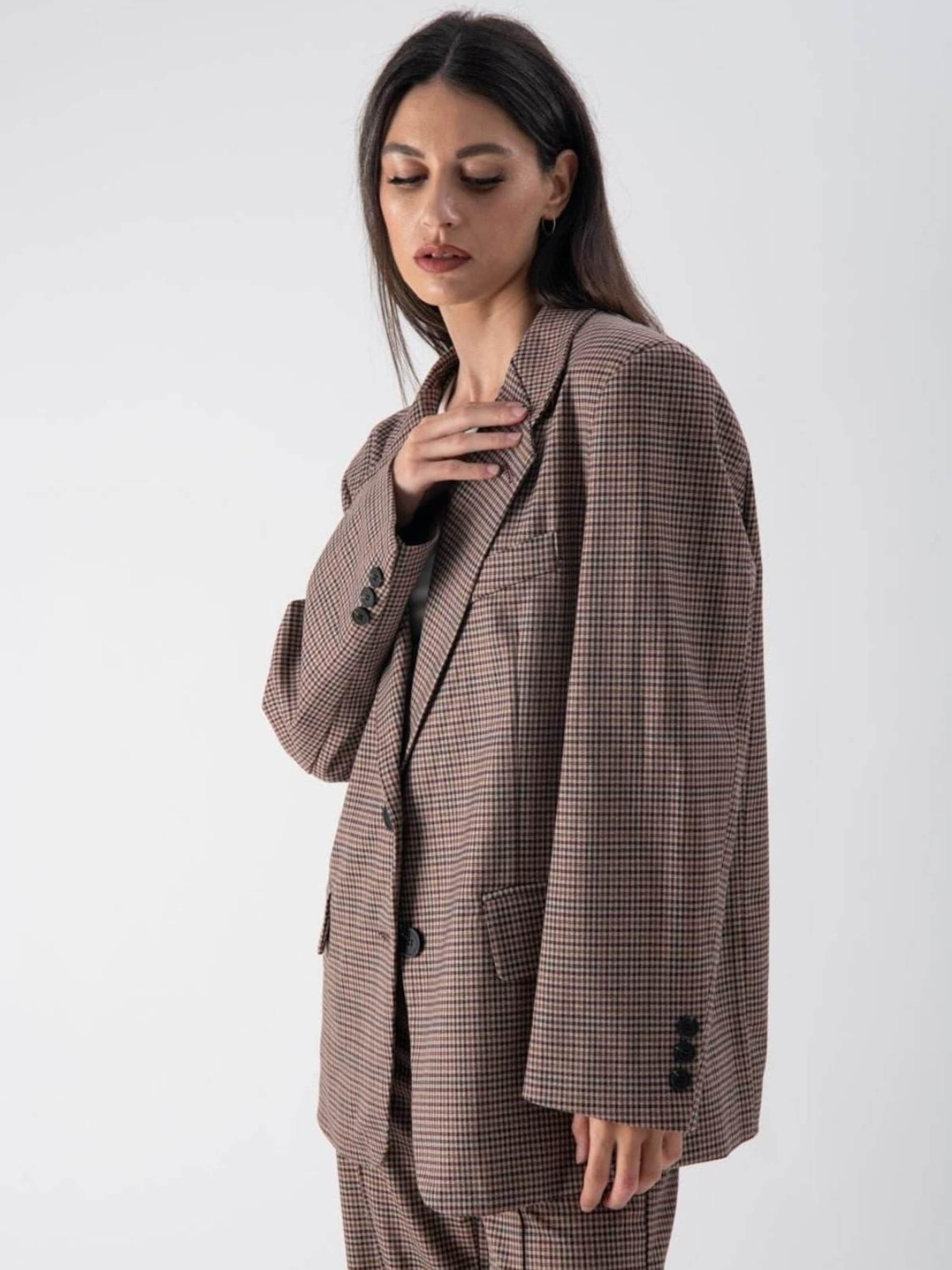 MND Блейзер 'Quadro' в коричневом цвете
MND Блейзер 'Quadro' в коричневом цвете