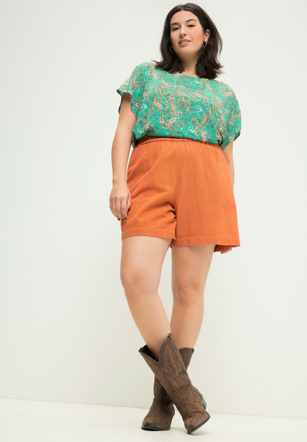 Шорты Studio Untold, светло-коричневый
Шорты Studio Untold, светло-коричневый