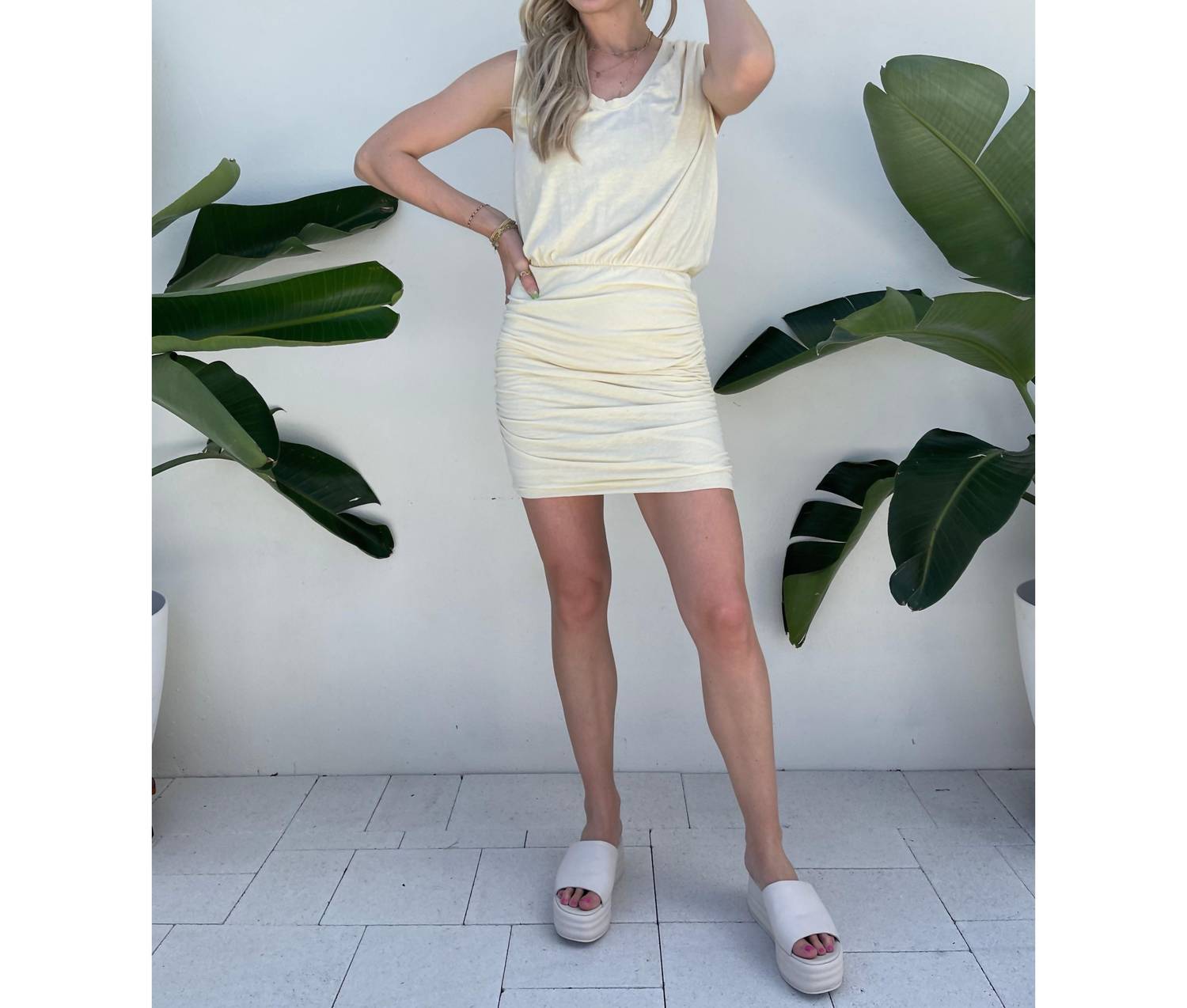 Платье в складку желтого цвета Sundry
Платье в складку желтого цвета Sundry