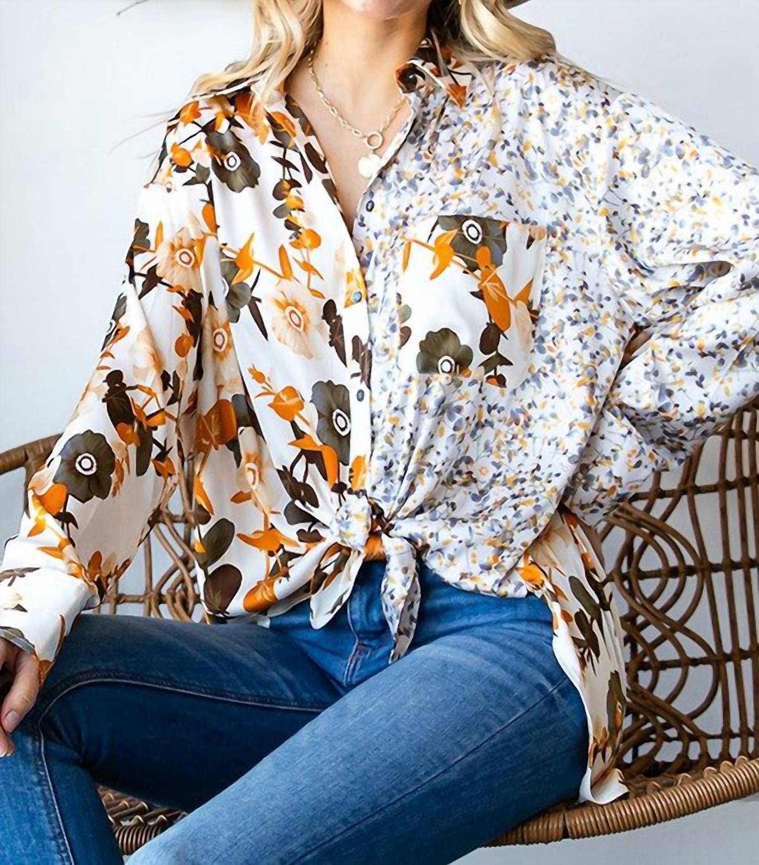 Блуза из атласа с цветочным принтом и пуговицами цвета слоновой кости First Love
Блуза из атласа с цветочным принтом и пуговицами цвета слоновой кости First Love