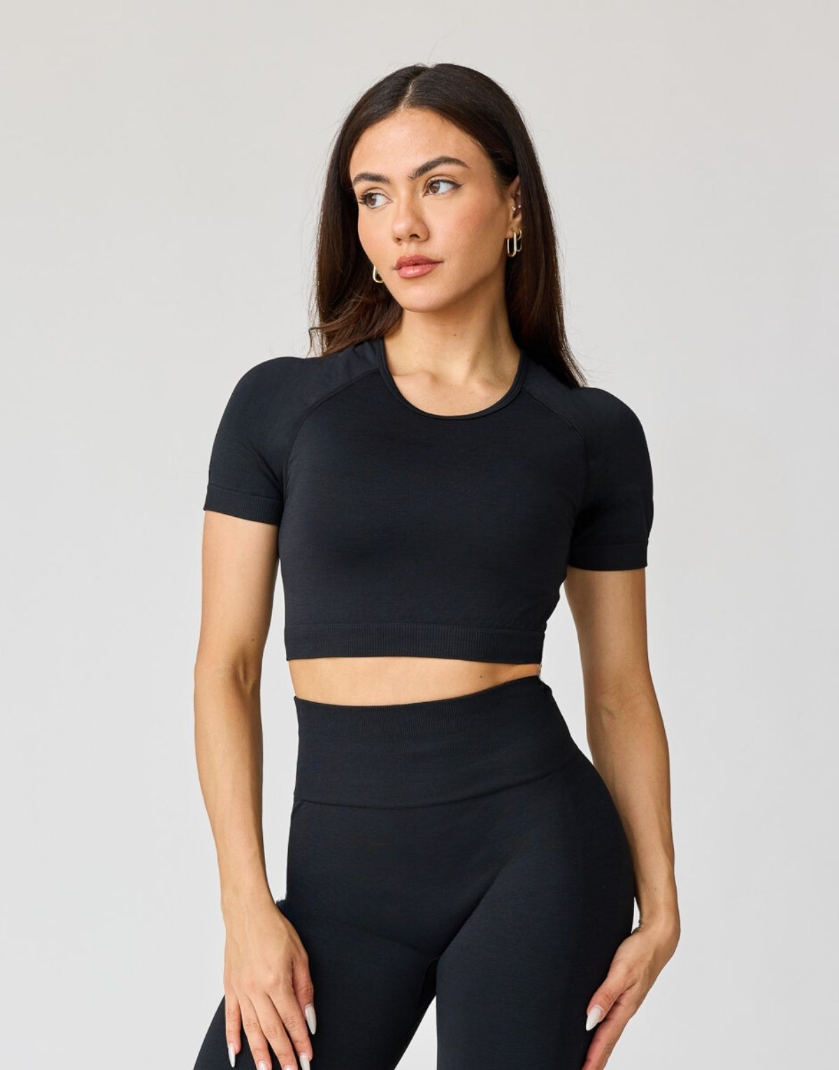 Бесшовная укороченная футболка AirLite AVA Active, черный
Бесшовная укороченная футболка AirLite AVA Active, черный