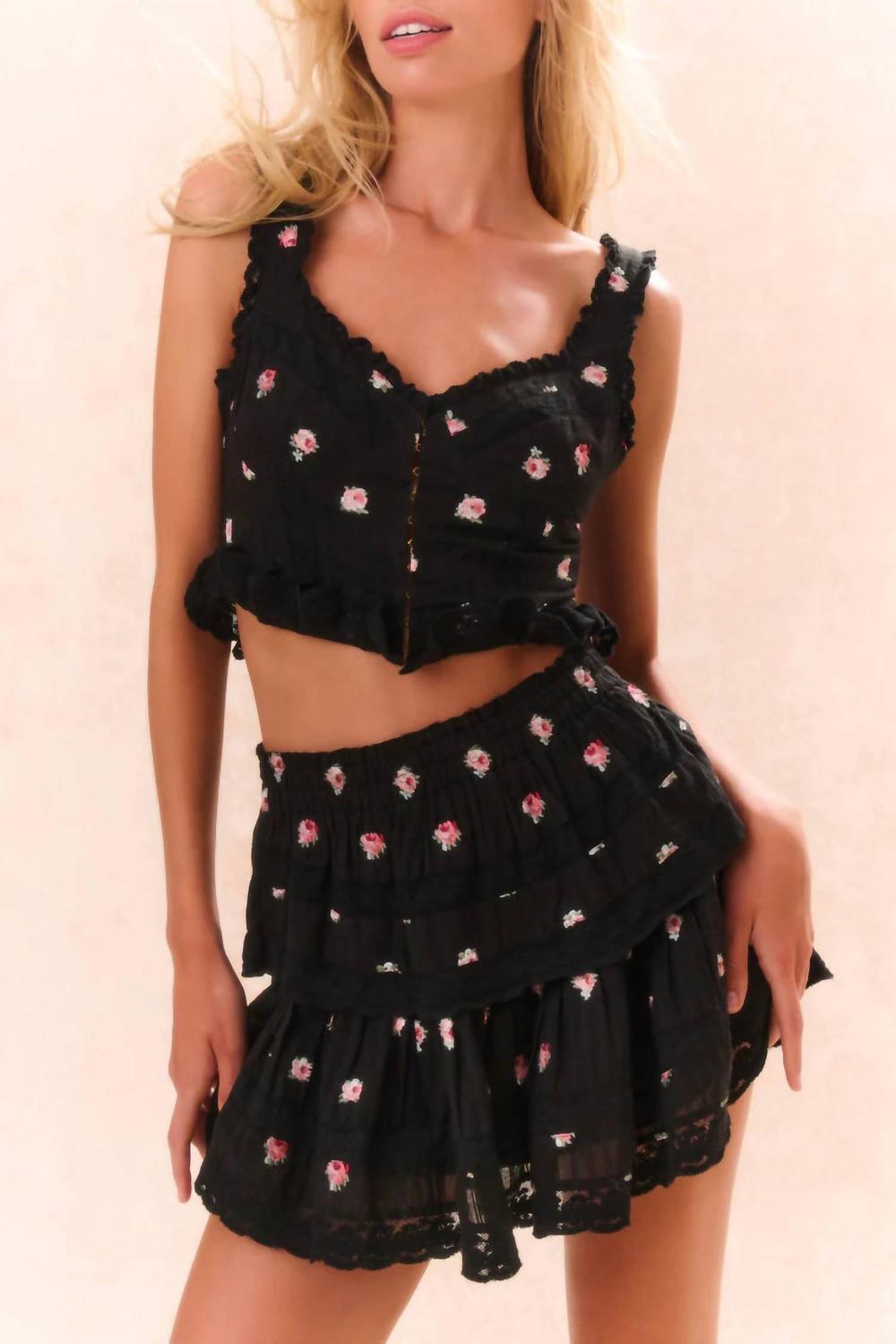 Черная мини-юбка с рюшами в комбинированном стиле LoveShackFancy
Черная мини-юбка с рюшами в комбинированном стиле LoveShackFancy