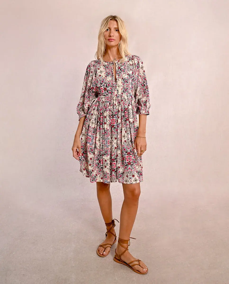 Короткое платье с коротким рукавом и принтом Molly Bracken, пастельно-розовый
Короткое платье с коротким рукавом и принтом Molly Bracken, пастельно-розовый