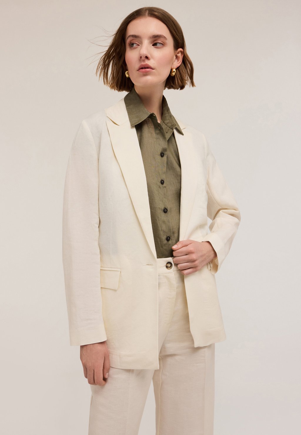 Блейзер MONOPETTO CON MARTINGALA Motivi, слоновая кость
Блейзер MONOPETTO CON MARTINGALA Motivi, слоновая кость