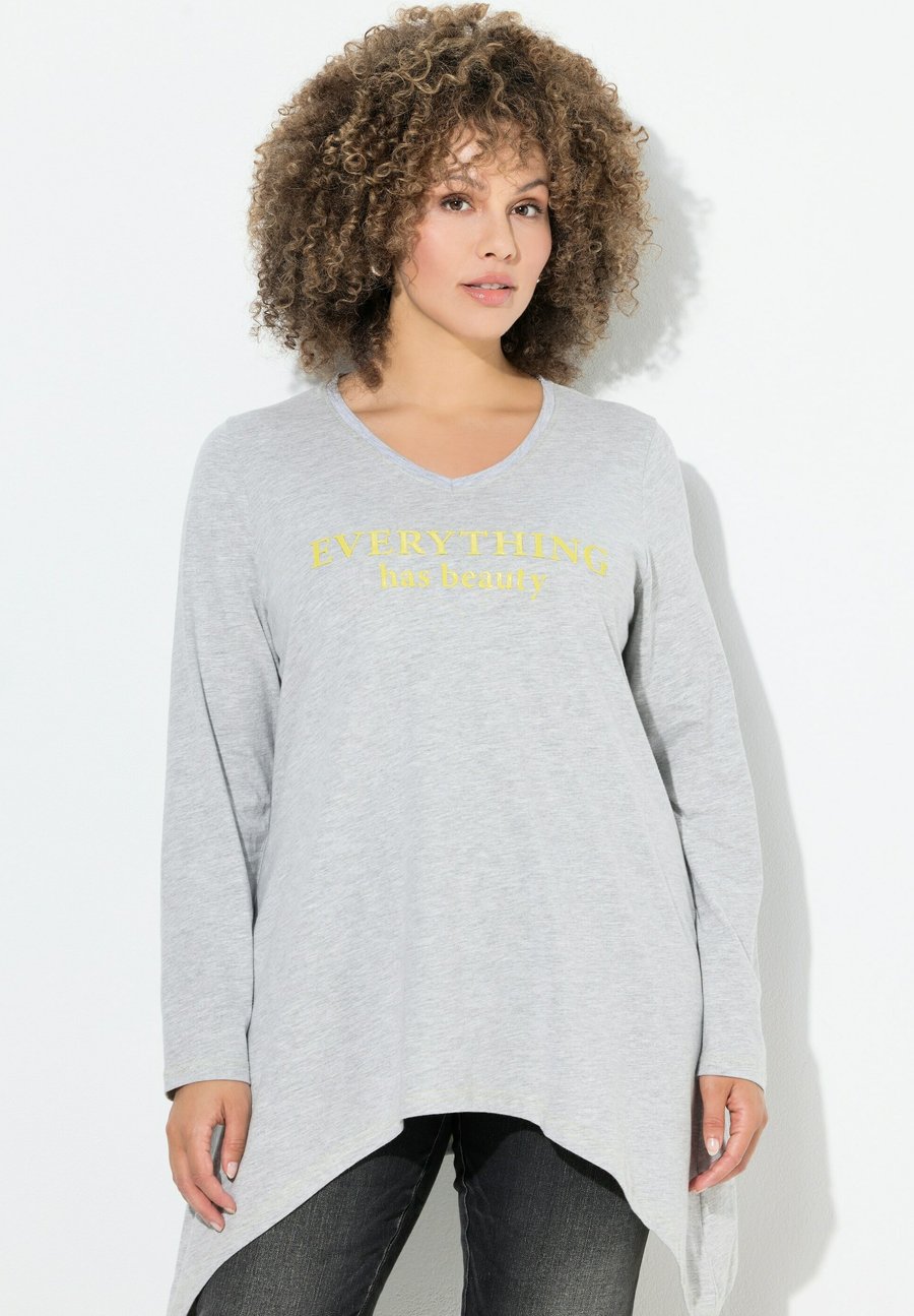 Топ Ulla Popken V-AUSSCHNITT LANGARM, Pale Mottled Grey/Light Grey
Топ Ulla Popken V-AUSSCHNITT LANGARM, Pale Mottled Grey/Light Grey