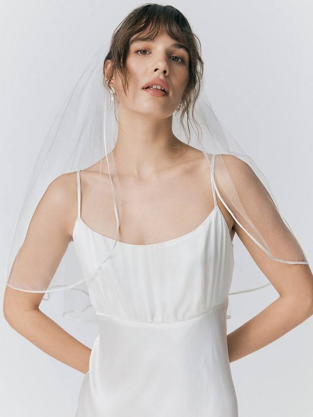 Свадебное платье макси из атласа winslet Ghost, слоновая кость
Свадебное платье макси из атласа winslet Ghost, слоновая кость