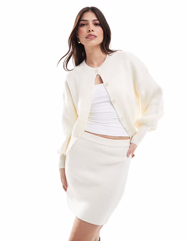 Вязаный кардиган-бомбер кремового цвета Pretty Lavish
Вязаный кардиган-бомбер кремового цвета Pretty Lavish