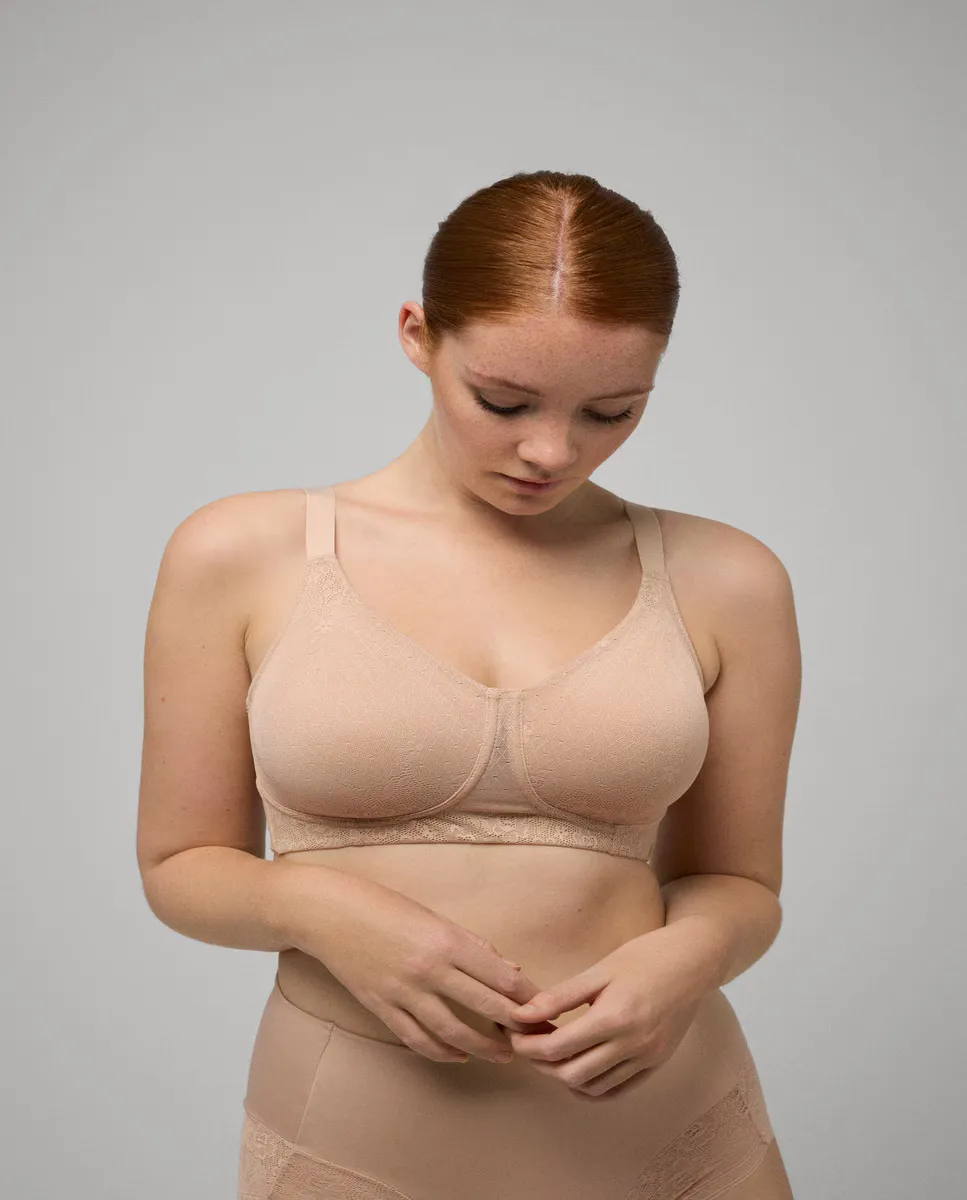 Бюстгальтер утягивающий бесшовный без косточек и поролона с кружевным дизайном Ysabel Mora, цвет Nude
Бюстгальтер утягивающий бесшовный без косточек и поролона с кружевным дизайном Ysabel Mora, цвет Nude