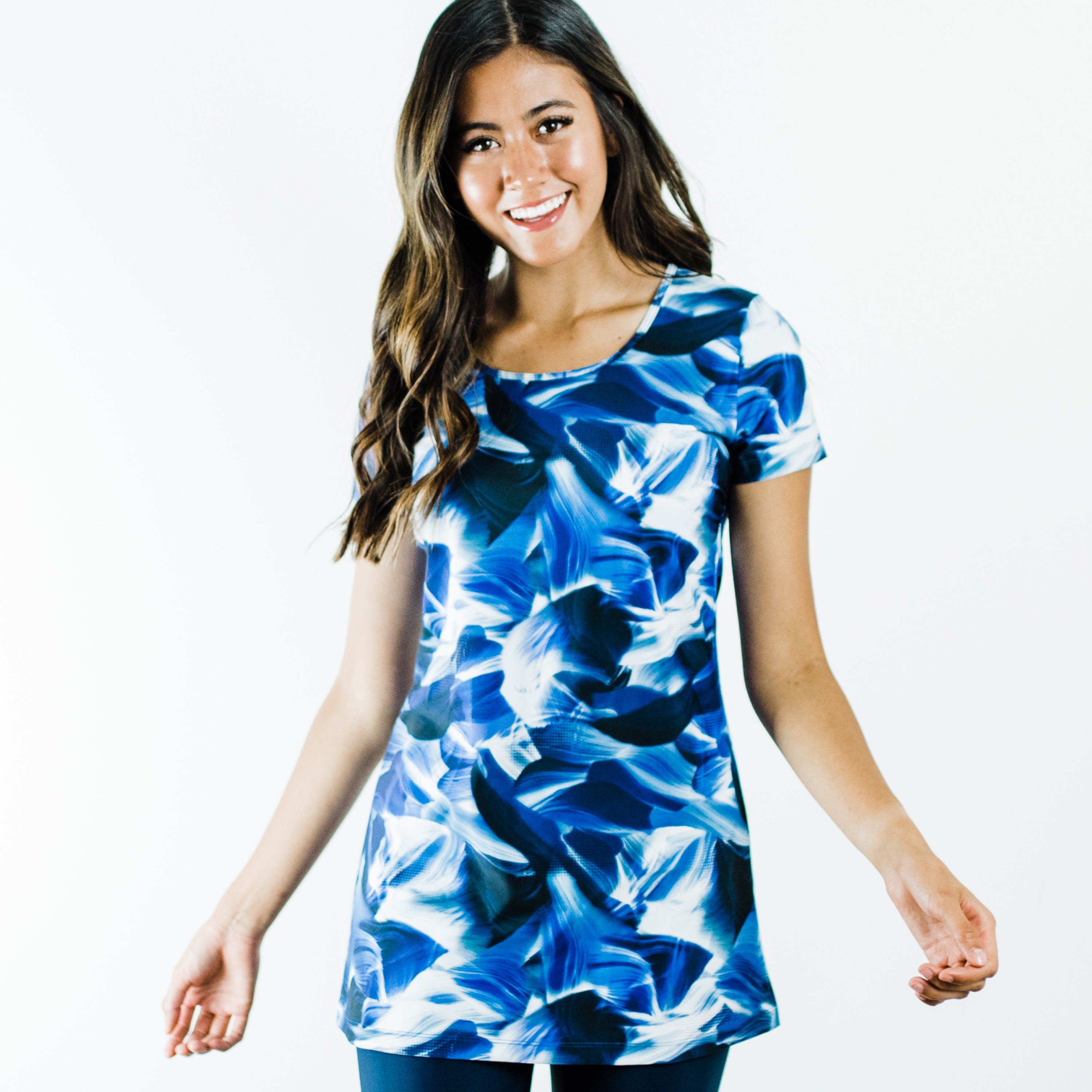 Женская удлиненная туника для плавания Anna Calypsa, цвет navy wave
Женская удлиненная туника для плавания Anna Calypsa, цвет navy wave