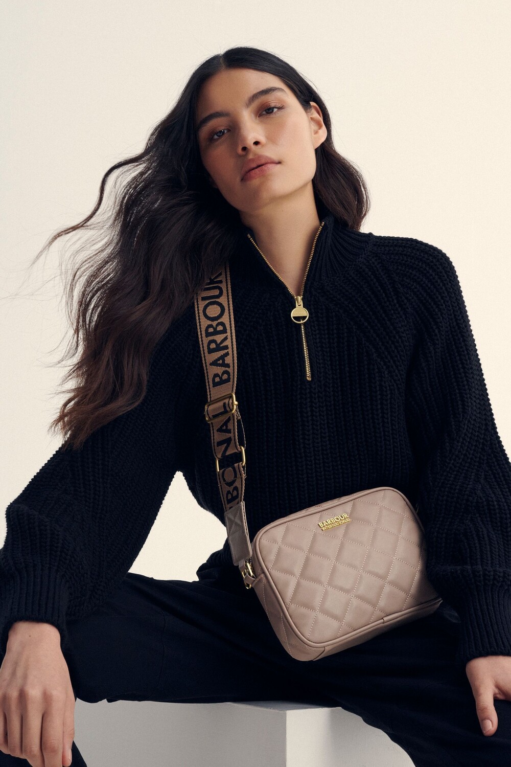 Стеганая сумка через плечо Sloane с логотипом Barbour International, белый
Стеганая сумка через плечо Sloane с логотипом Barbour International, белый