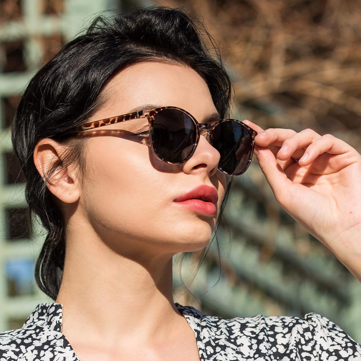 Винтажные круглые солнцезащитные очки для чтения для мужчин и женщин, защитные очки, комплект из 3 штук (темно-синие + черные + белые + с цветочным рисунком, увеличение 1,00) LAMBBAA, Peninsula_navy+black White+floral
Винтажные круглые солнцезащитные очки для чтения для мужчин и женщин, защитные очки, комплект из 3 штук (темно-синие + черные + белые + с цветочным рисунком, увеличение 1,00) LAMBBAA, Peninsula_navy+black White+floral