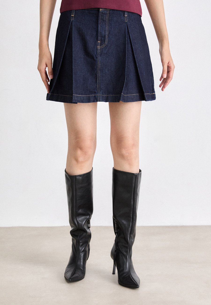 Юбка Calvin Klein Jeans Mini skirt, Classic Rinse/Dark-Blue Denim
Юбка Calvin Klein Jeans Mini skirt, Classic Rinse/Dark-Blue Denim