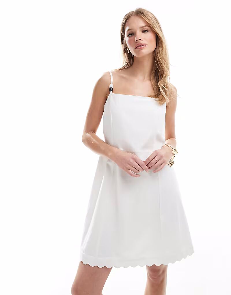 Льняное мини-платье French Connection с фестончатым подолом белого цвета
Льняное мини-платье French Connection с фестончатым подолом белого цвета