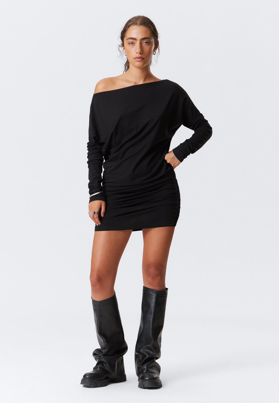Платье Weekday DRAPED ASYMMETRIC LONG-SLEEVED MINI DRESS, Black
Платье Weekday DRAPED ASYMMETRIC LONG-SLEEVED MINI DRESS, Black