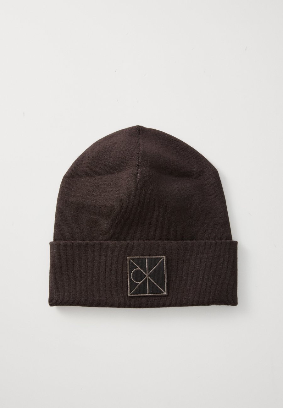 Шапка Calvin Klein EMBLEM PATCH BEANIE UNISEX, Black
Шапка Calvin Klein EMBLEM PATCH BEANIE UNISEX, Black