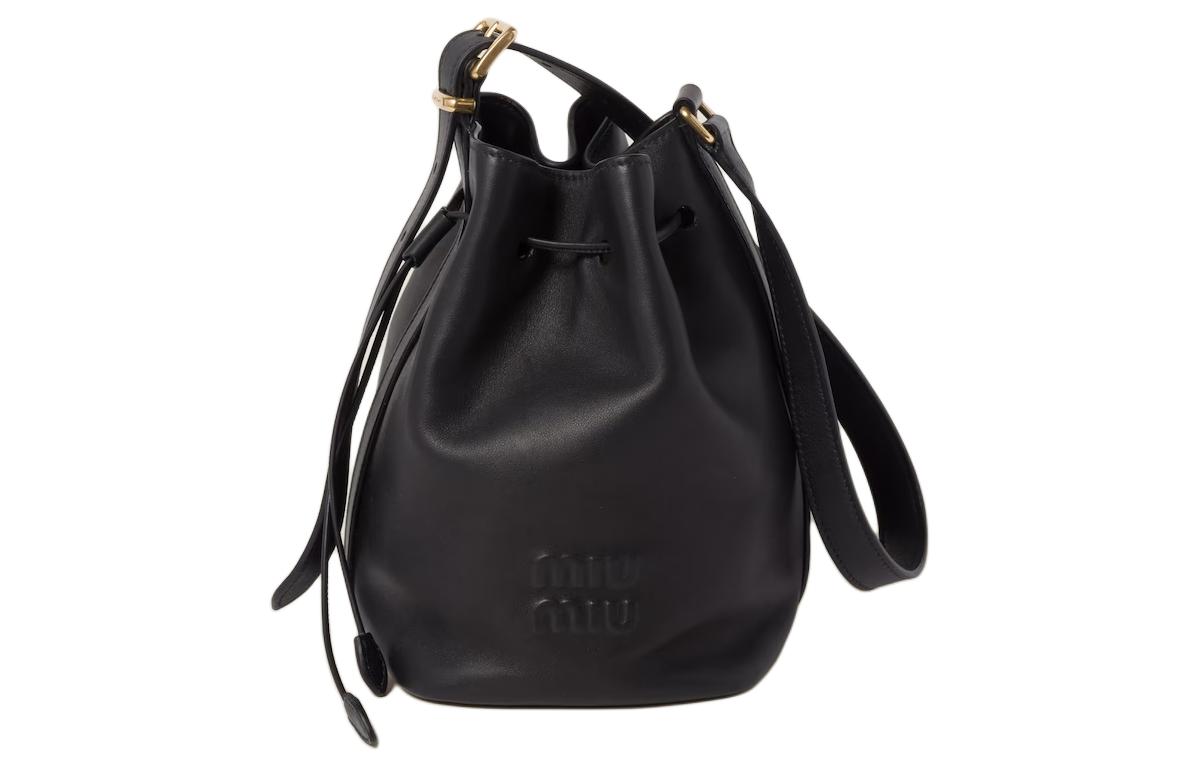 Кожаная сумка-ведро MIU MIU черная, через плечо, кроссбоди
Кожаная сумка-ведро MIU MIU черная, через плечо, кроссбоди