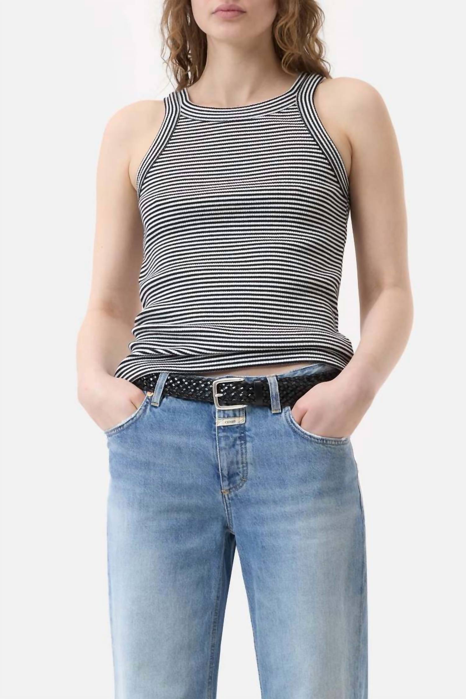 CLOSED Майка-борцовка в черно-белую полоску цвета слоновой кости
CLOSED Майка-борцовка в черно-белую полоску цвета слоновой кости