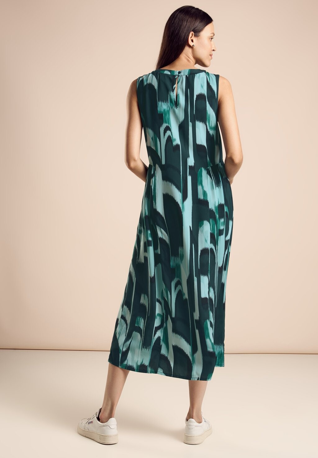 Дневное платье ÄRMELLOSES MIDI Street One, зеленый 
Дневное платье ÄRMELLOSES MIDI Street One, зеленый